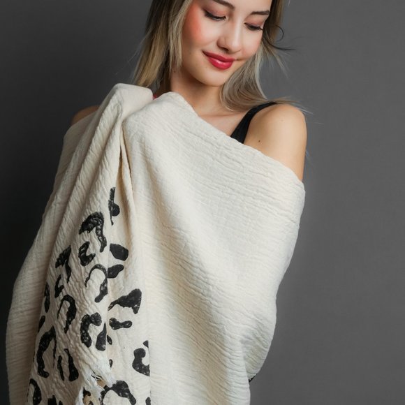 ICONIUM Luxury LEOPARD printed, muslin Peshtemal for women - Picture 5 of 7